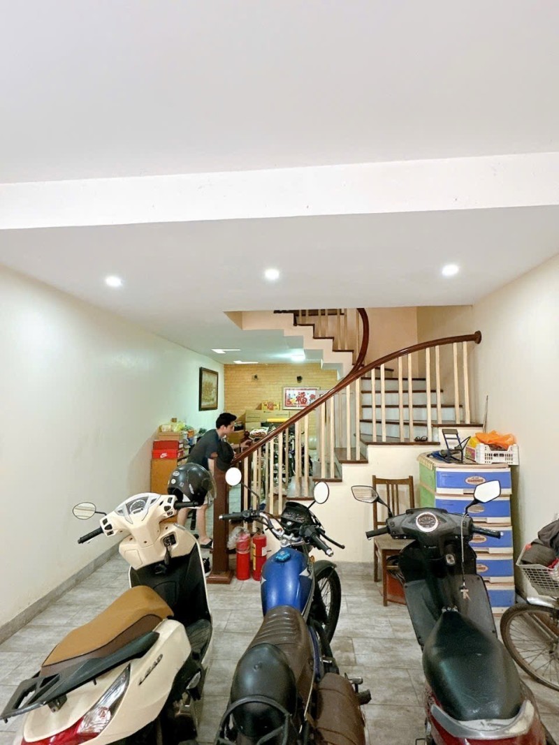 Bán nhà Bồ Đề,Long Biên 5 tầng,50m,mt4m oto vào nhà nhỉnh 12 tỷ - Ảnh 2
